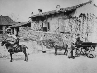 Scuderie a Villa Clara, con la carrozza della Regina, c.1870-80